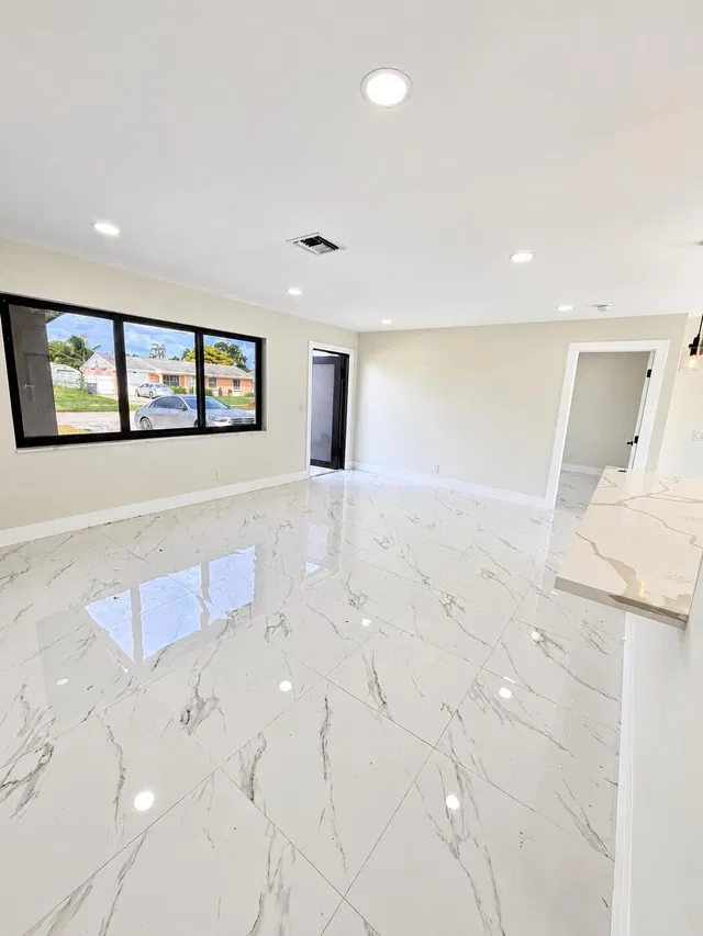 Residence photo 3