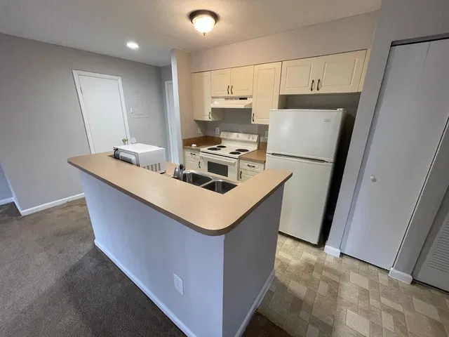  Unit 104 photo 5