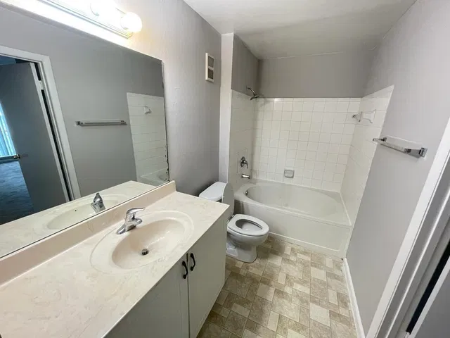  Unit 104 photo 17