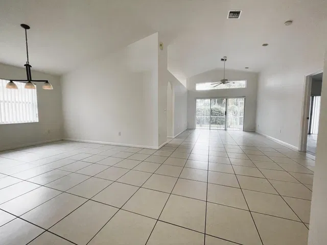  Residence photo 5