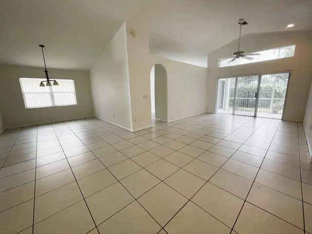  Residence photo 6