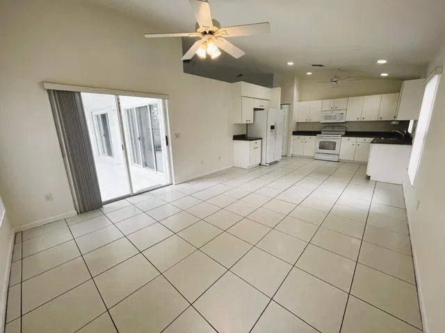  Residence photo 9