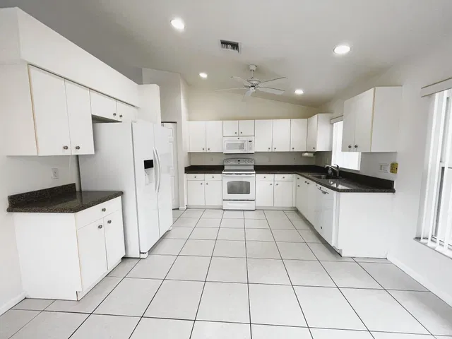  Residence photo 12