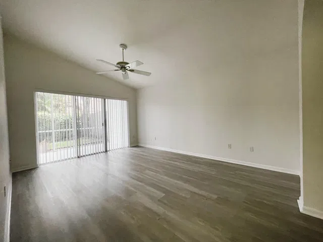  Residence photo 16