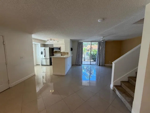 Unit 111 photo 4