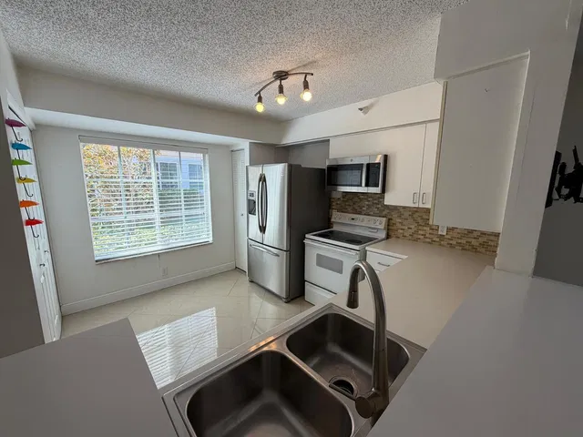 Unit 111 photo 9