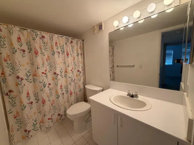 Unit 111 photo 18