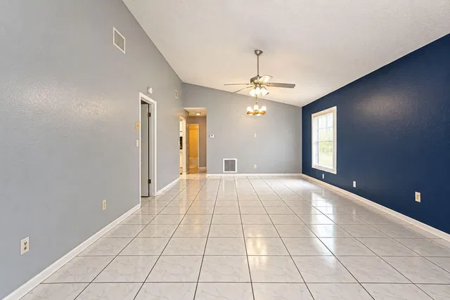  Residence photo 8