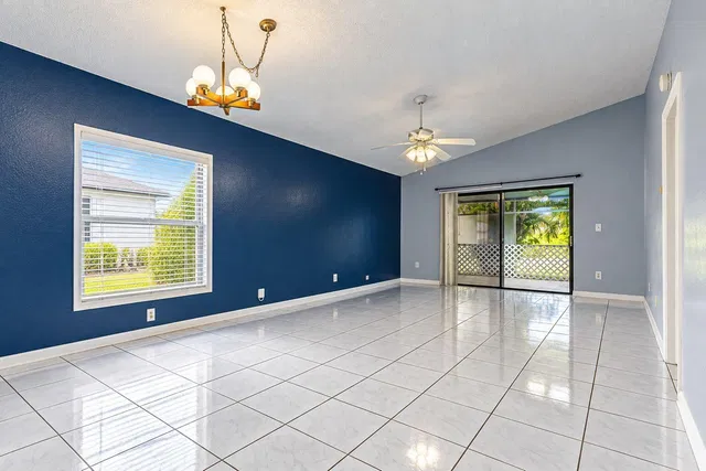  Residence photo 9