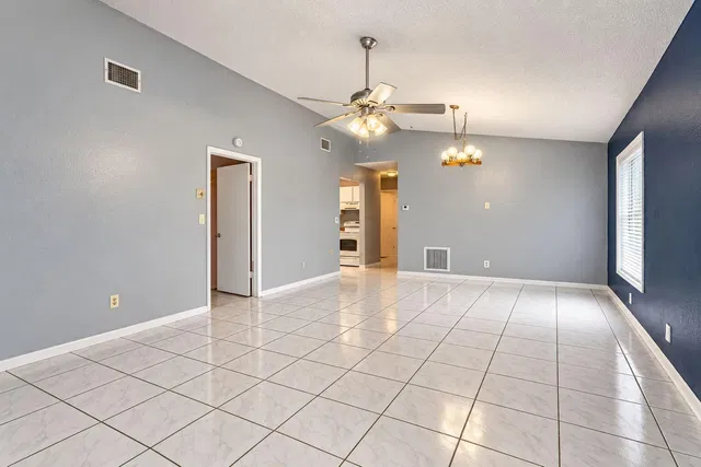  Residence photo 13