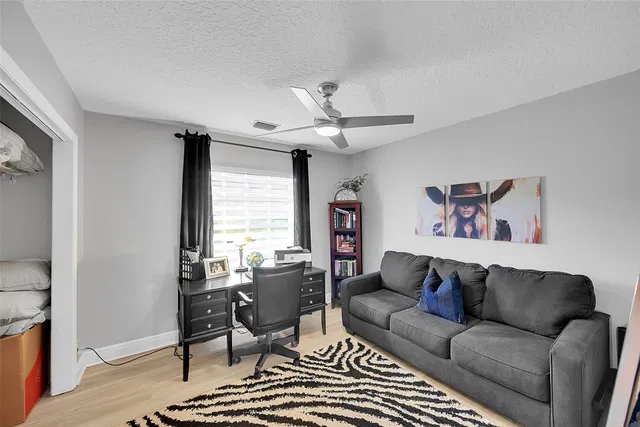  Residence photo 32