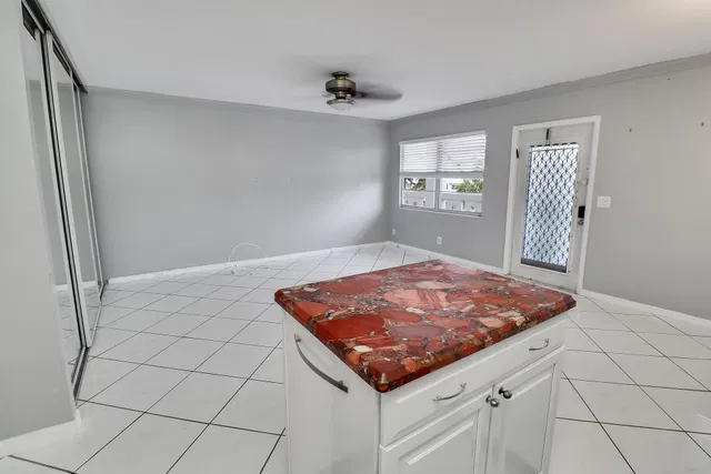 Residence photo 12