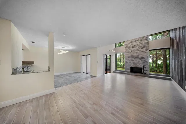 Residence photo 3