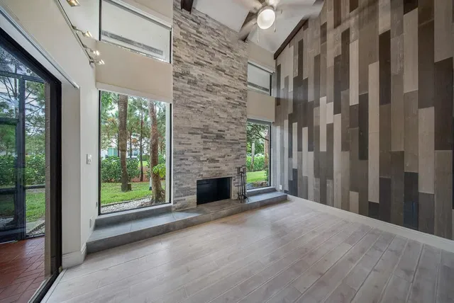 Residence photo 5