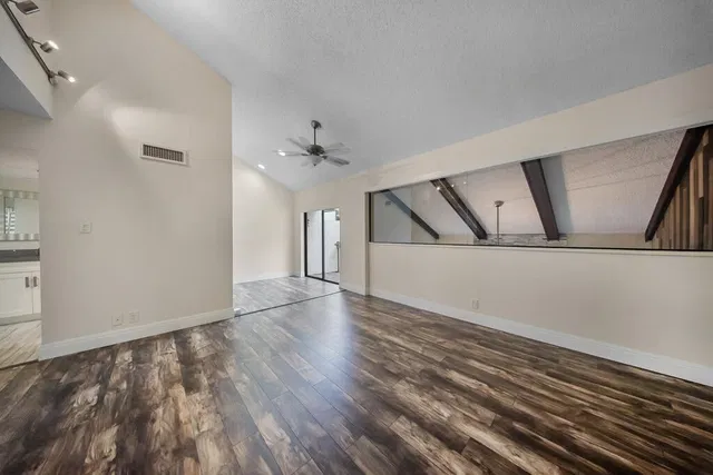 Residence photo 17