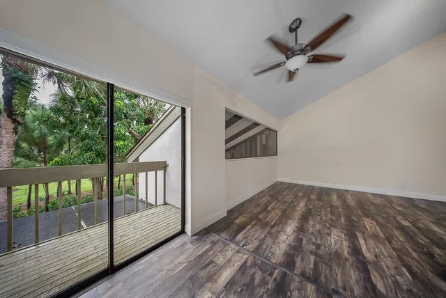 Residence photo 19