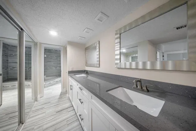 Residence photo 20