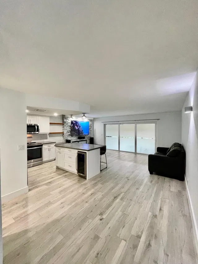 Unit 123 photo 2