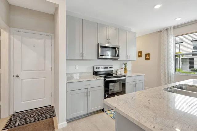  Residence photo 9