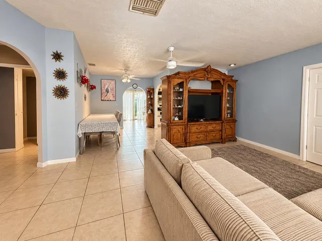Residence photo 3