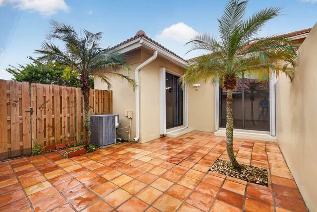 Residence photo 3