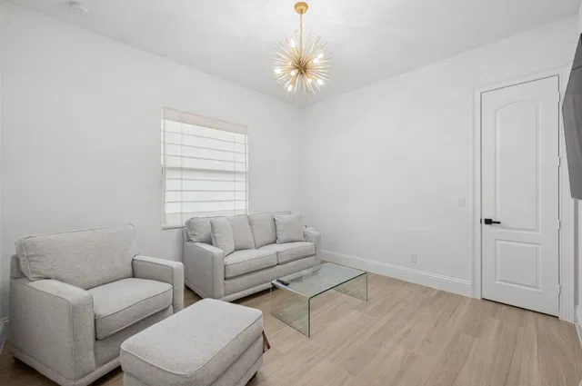 Residence photo 26