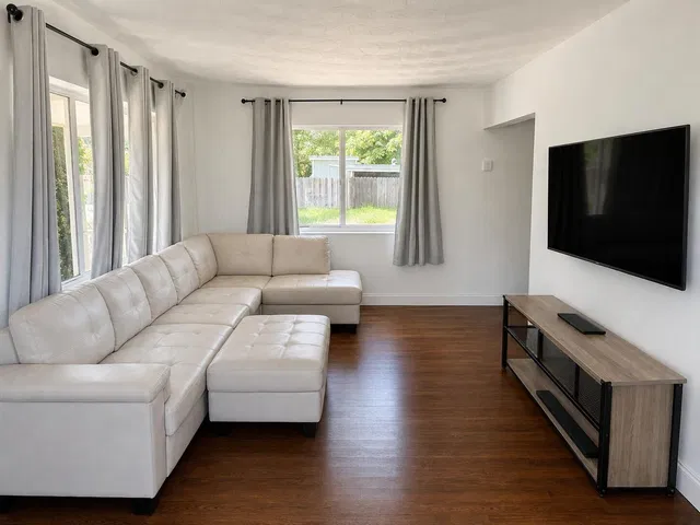 Residence photo 2