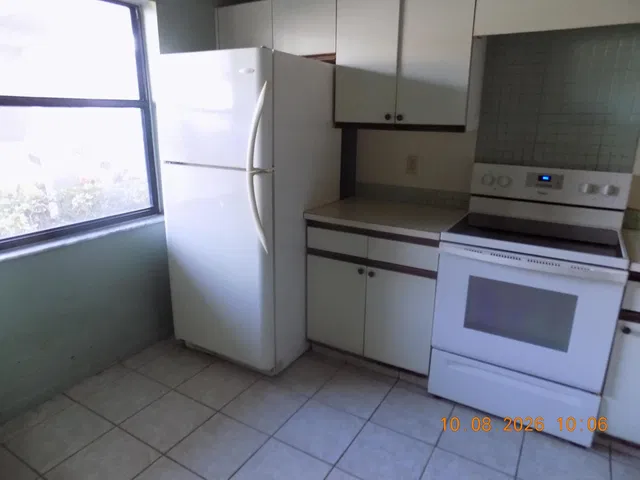 Unit 106 photo 20