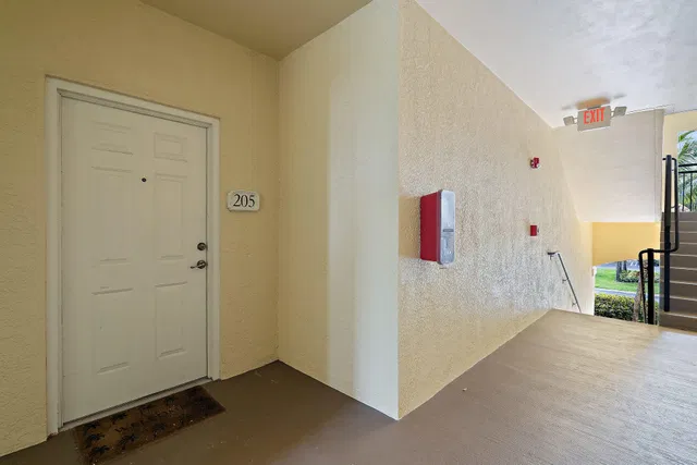 Unit 205 photo 4