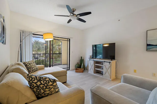 Unit 205 photo 8