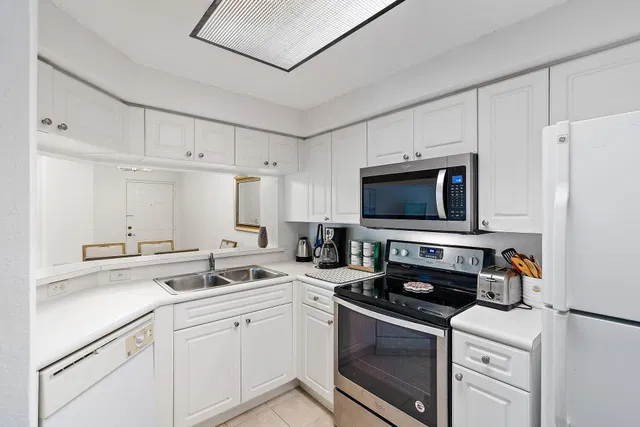Unit 205 photo 10