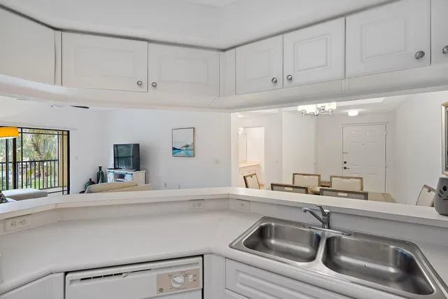 Unit 205 photo 11