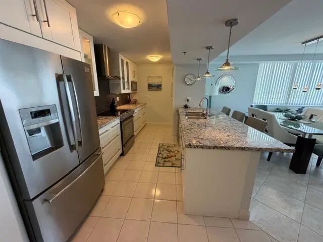  Unit 604 photo 8