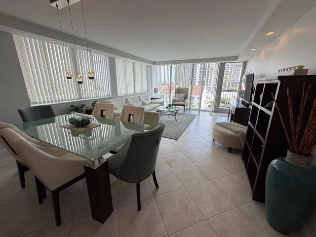  Unit 604 photo 9