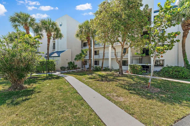 Unit B406 photo 2