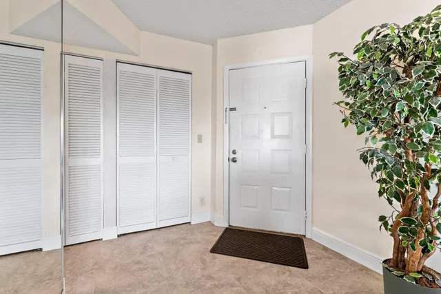 Unit B406 photo 6
