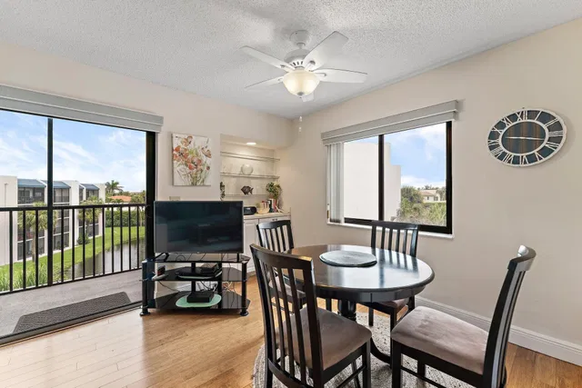 Unit B406 photo 9