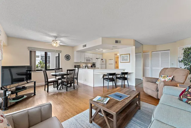 Unit B406 photo 11