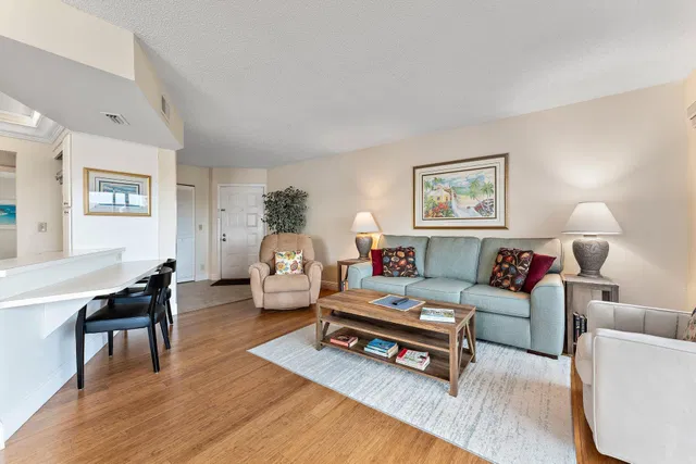 Unit B406 photo 12