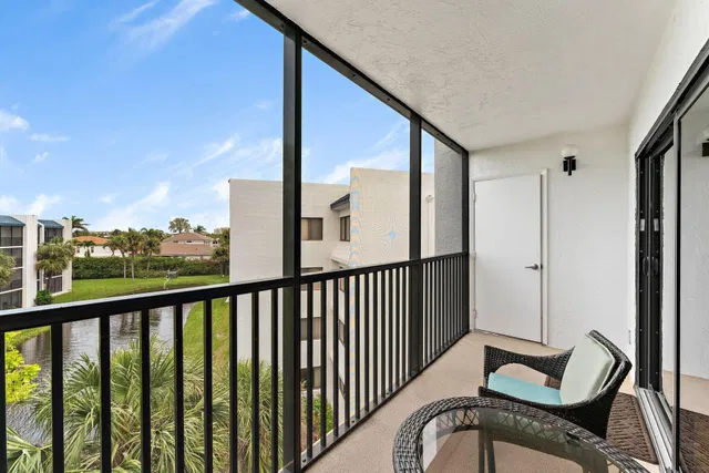 Unit B406 photo 17