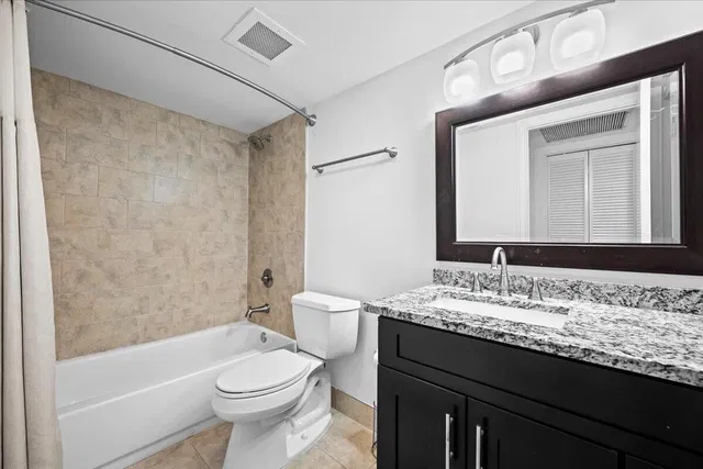 Unit Unit 101 photo 26