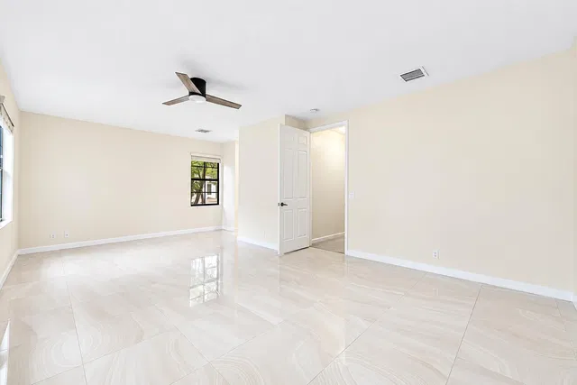 Residence photo 24