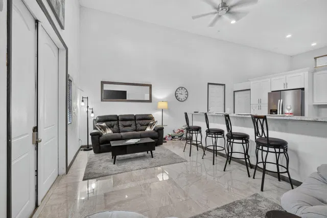 Residence photo 17