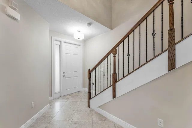 Unit 505 photo 5