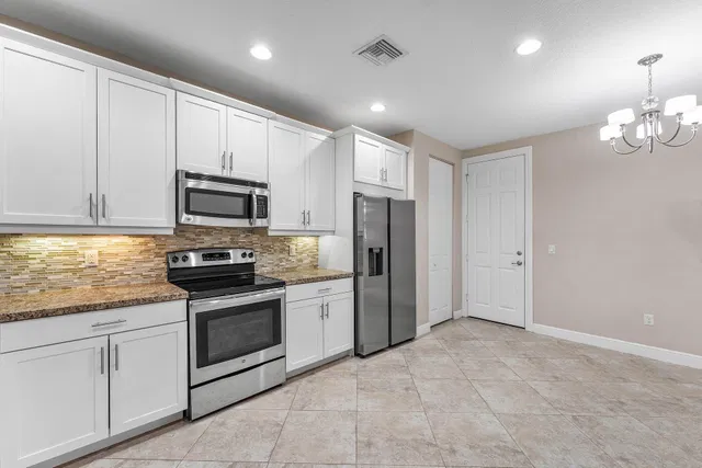 Unit 505 photo 12