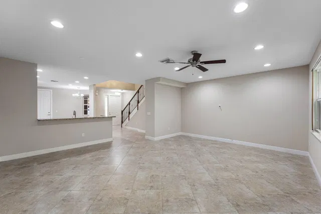 Unit 505 photo 15