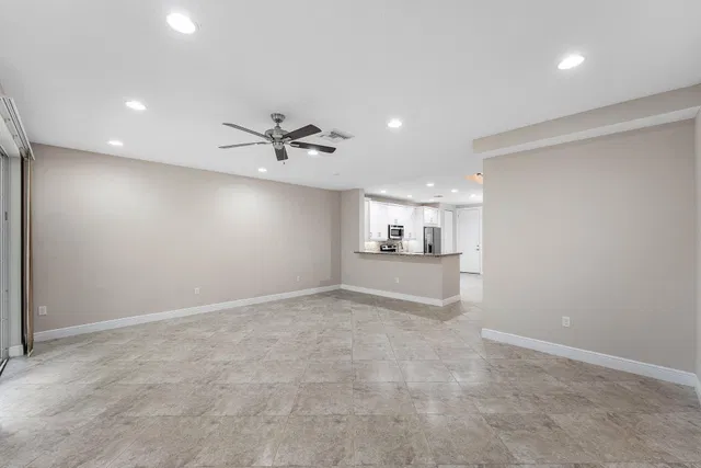 Unit 505 photo 16