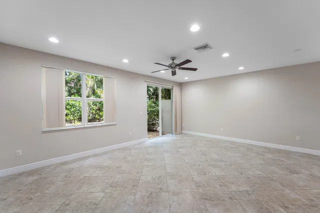 Unit 505 photo 17