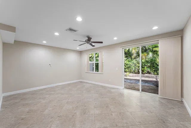 Unit 505 photo 18