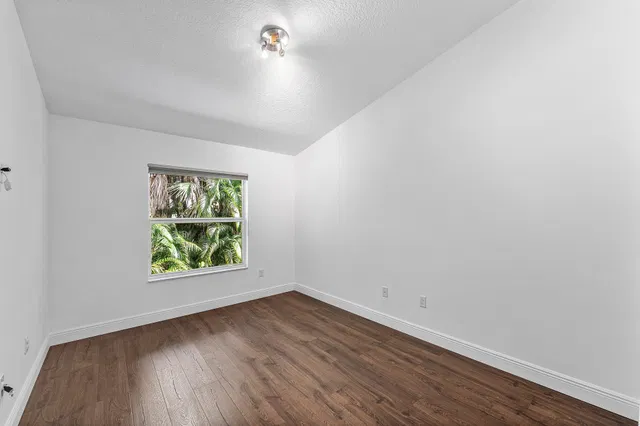 Unit 505 photo 20